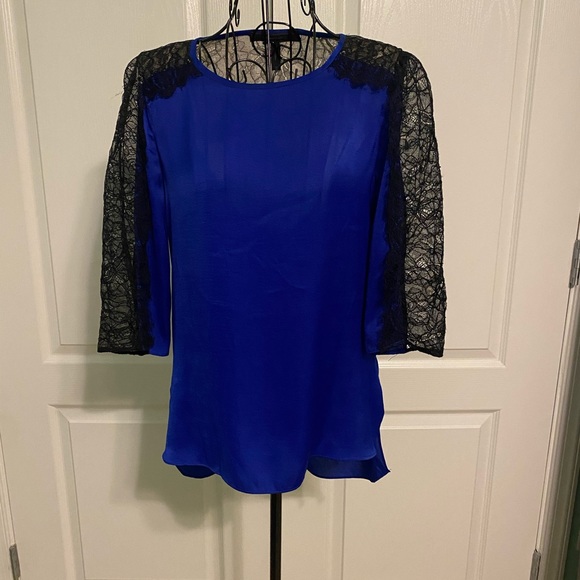 Great condition-Bcbgmaxazaria ADDY lace top.. - Picture 4 of 6